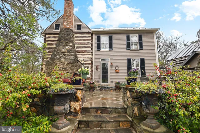 $1,150,000 | 37275 Charles Town, Purcellville, VA 20132