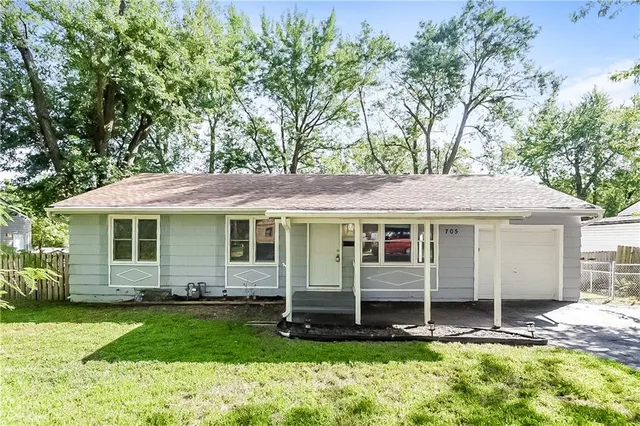 $1,325 | 705 West Marcia Avenue, Independence, MO 64050