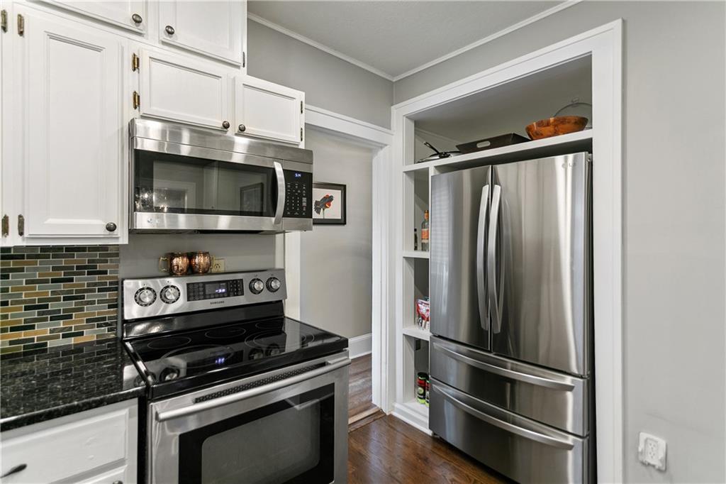 6234 Valley Road Kansas City, MO 64113 - Photo 21 of 81 Gallery Image 21