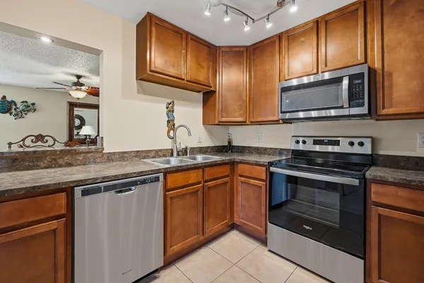 $125,000 | 2050 Oleander Boulevard, Unit 1106, Fort Pierce, FL 34950