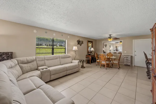 $125,000 | 2050 Oleander Boulevard, Unit 1106, Fort Pierce, FL 34950