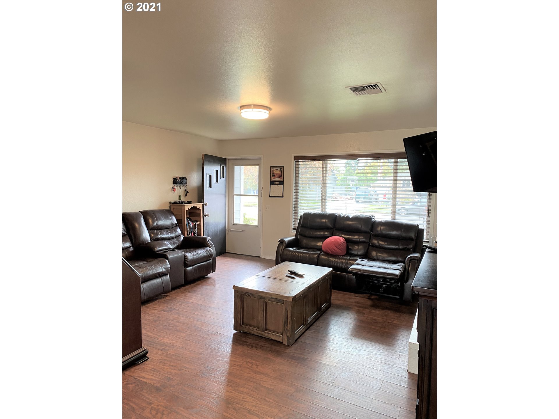 1070 N Street Springfield, OR 97477 - Photo 3 of 14 a living room with furniture and a flat screen tv