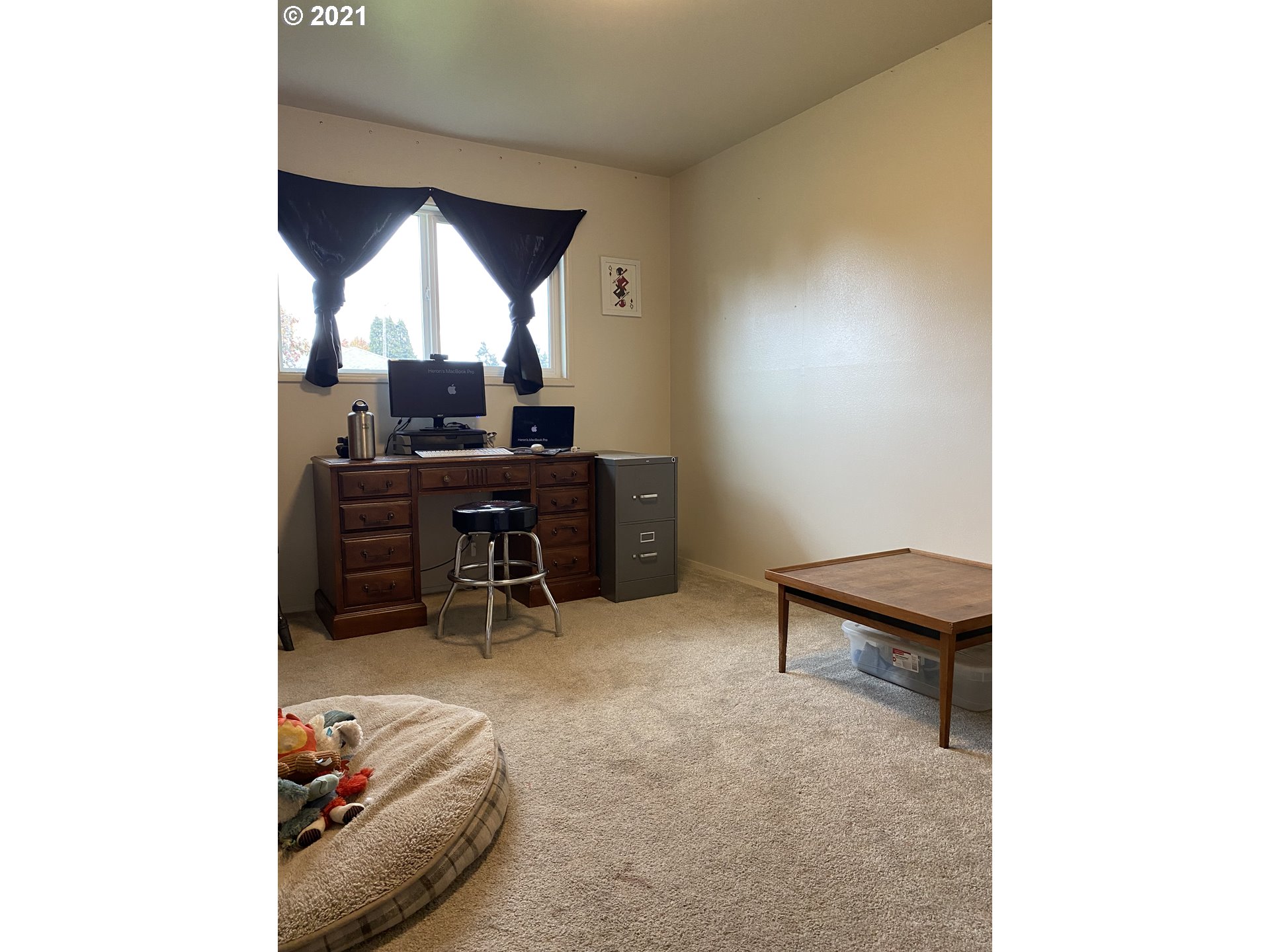 1070 N Street Springfield, OR 97477 - Photo 10 of 14 a living room with furniture and a large window