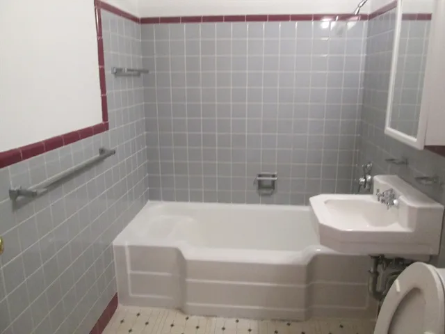 $2,050 | 276 Massachusetts Avenue, Unit 101, Arlington, MA 02474