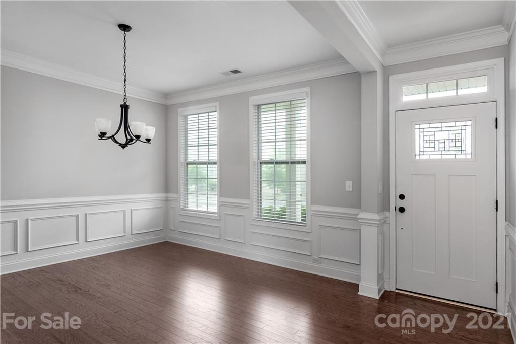 9428 Inverness Bay Road Charlotte, NC 28278 - Photo 3 of 27 Gallery Image 3