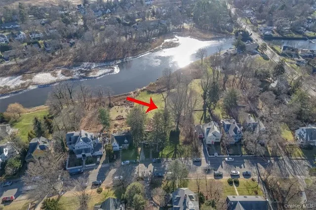 a view of a tennis court
