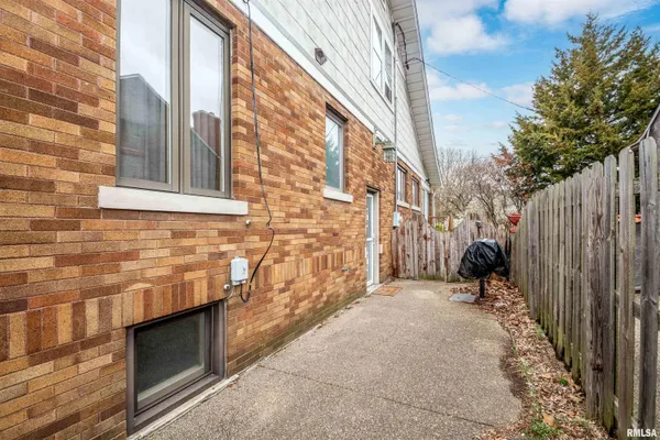 $165,000 | 3004 Knoxville Avenue, Peoria, IL 61603