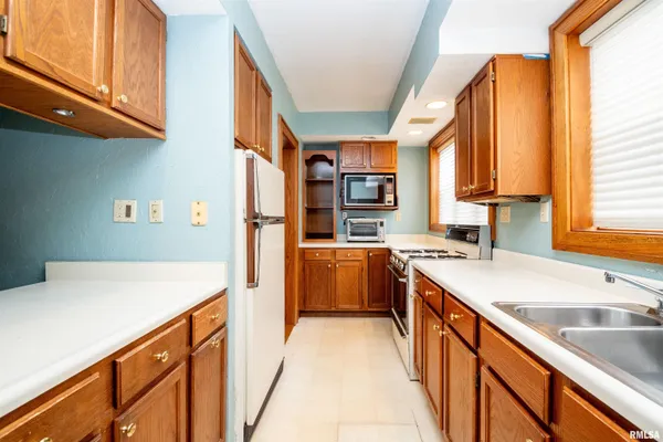$165,000 | 3004 Knoxville Avenue, Peoria, IL 61603