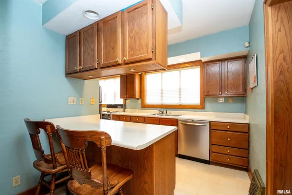 $165,000 | 3004 Knoxville Avenue, Peoria, IL 61603