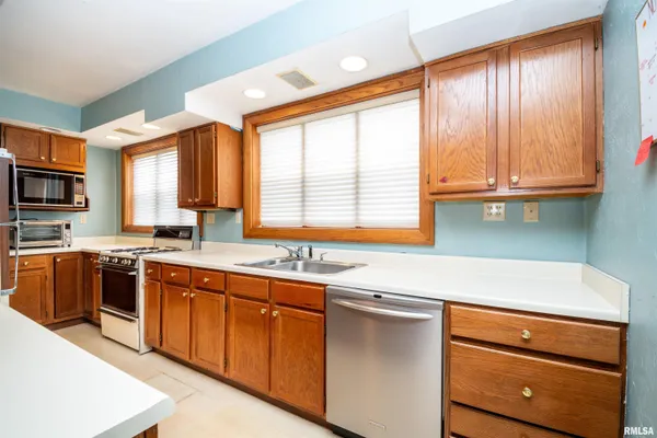 $165,000 | 3004 Knoxville Avenue, Peoria, IL 61603