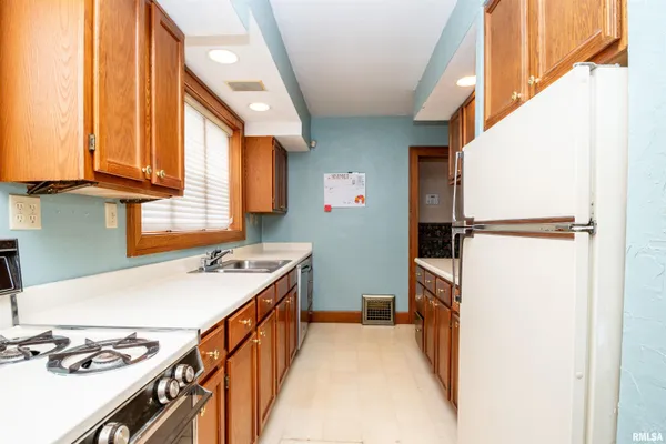 $165,000 | 3004 Knoxville Avenue, Peoria, IL 61603