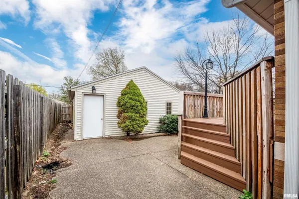 $165,000 | 3004 Knoxville Avenue, Peoria, IL 61603