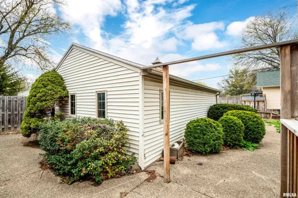 $165,000 | 3004 Knoxville Avenue, Peoria, IL 61603