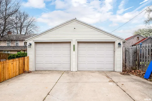 $165,000 | 3004 Knoxville Avenue, Peoria, IL 61603