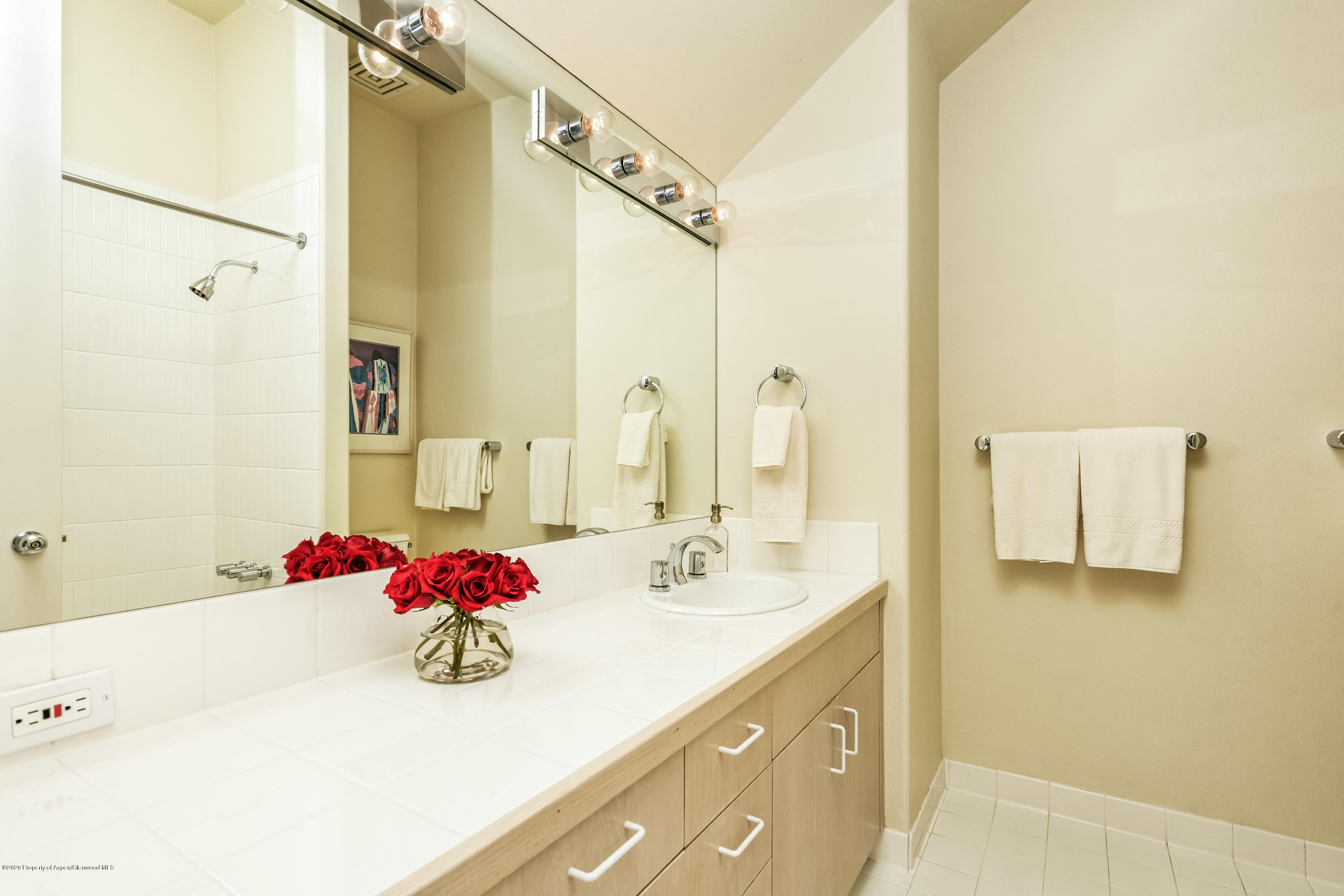 381 Ridge Road, Unit B4 Snowmass Village, CO 81615 - Photo 16 of 25 DeerbrookB4_Med311
