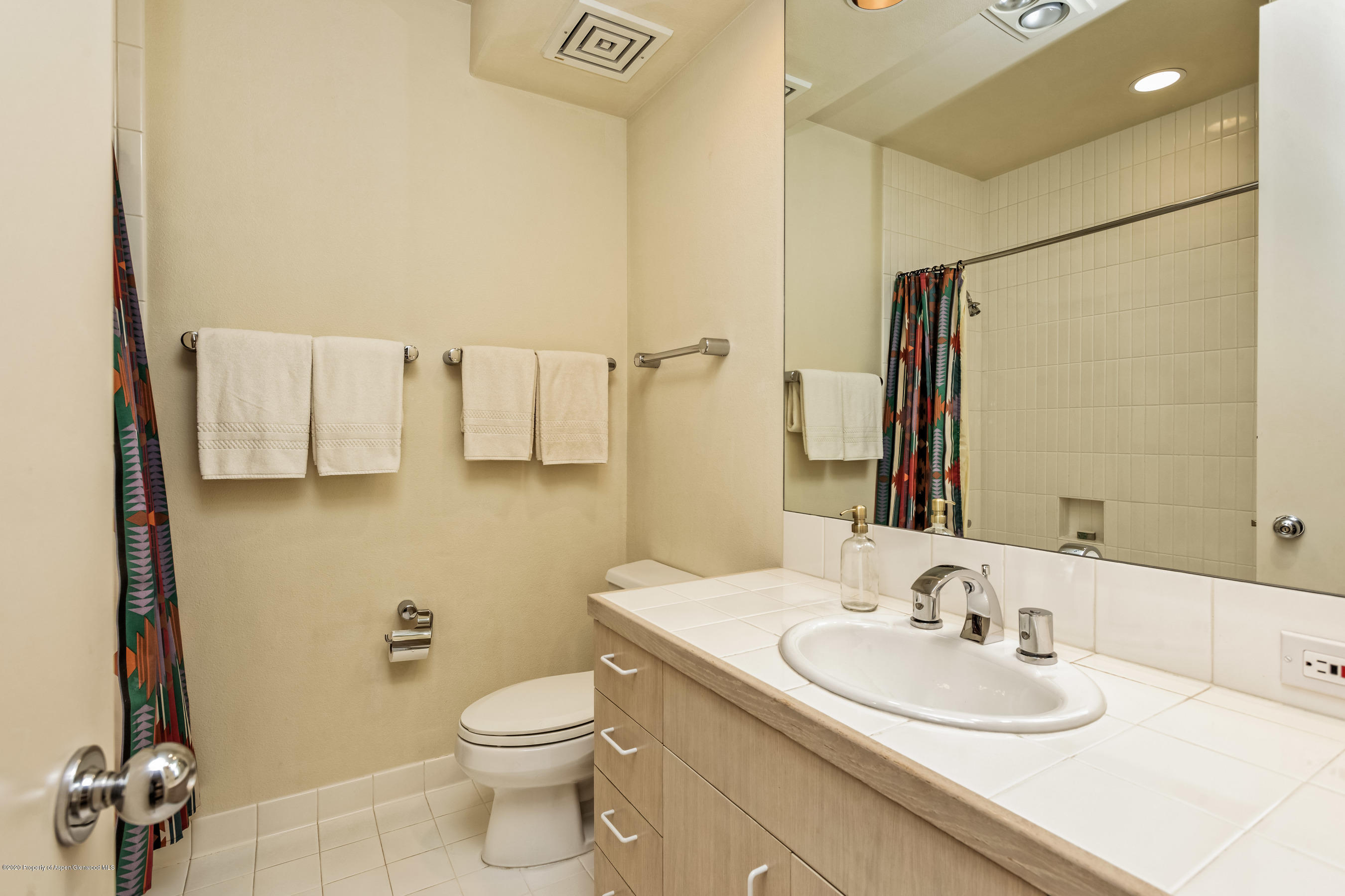 381 Ridge Road, Unit B4 Snowmass Village, CO 81615 - Photo 18 of 25 DeerbrookB4_Med316