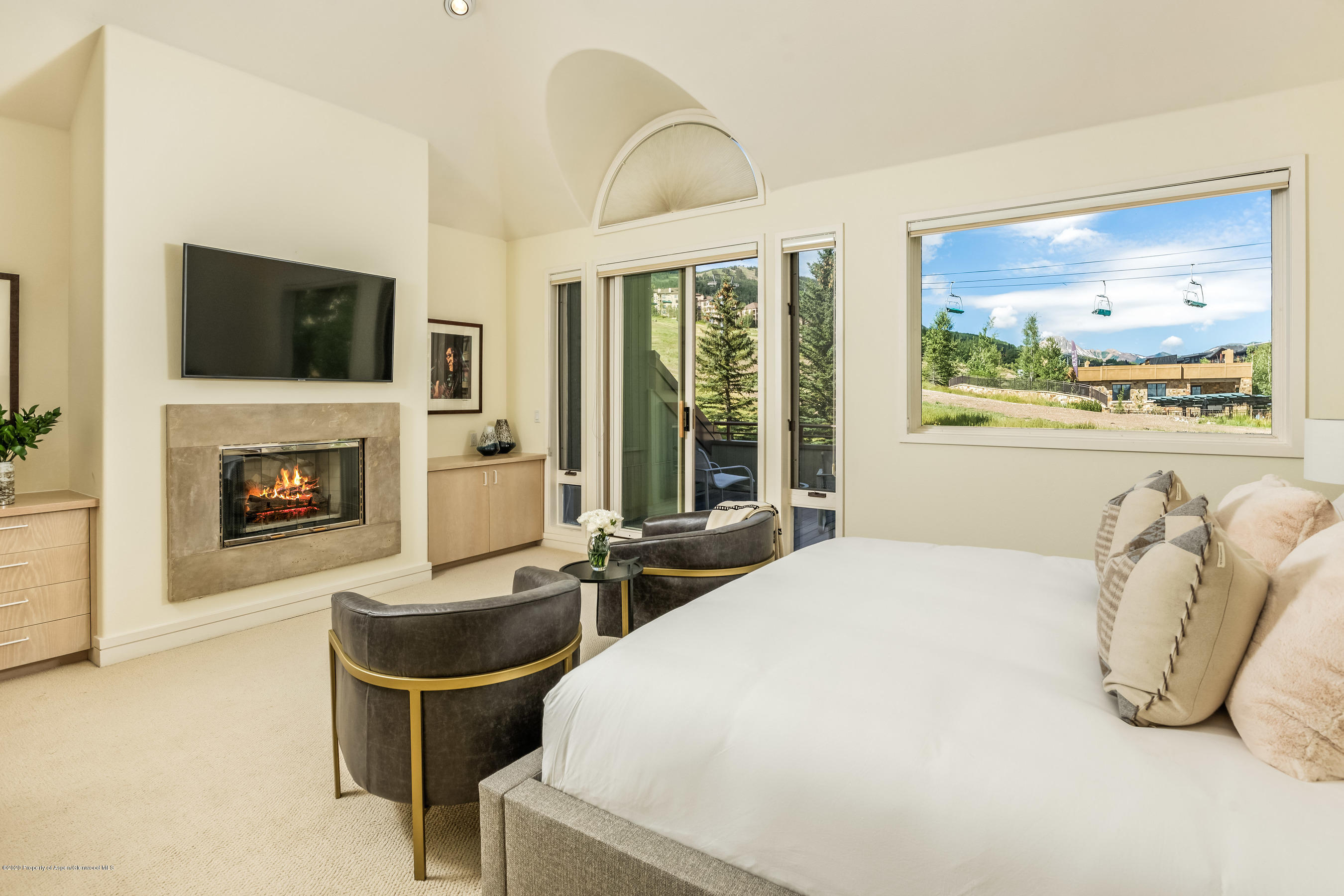 381 Ridge Road, Unit B4 Snowmass Village, CO 81615 - Photo 9 of 25 DeerbrookB4_Med307