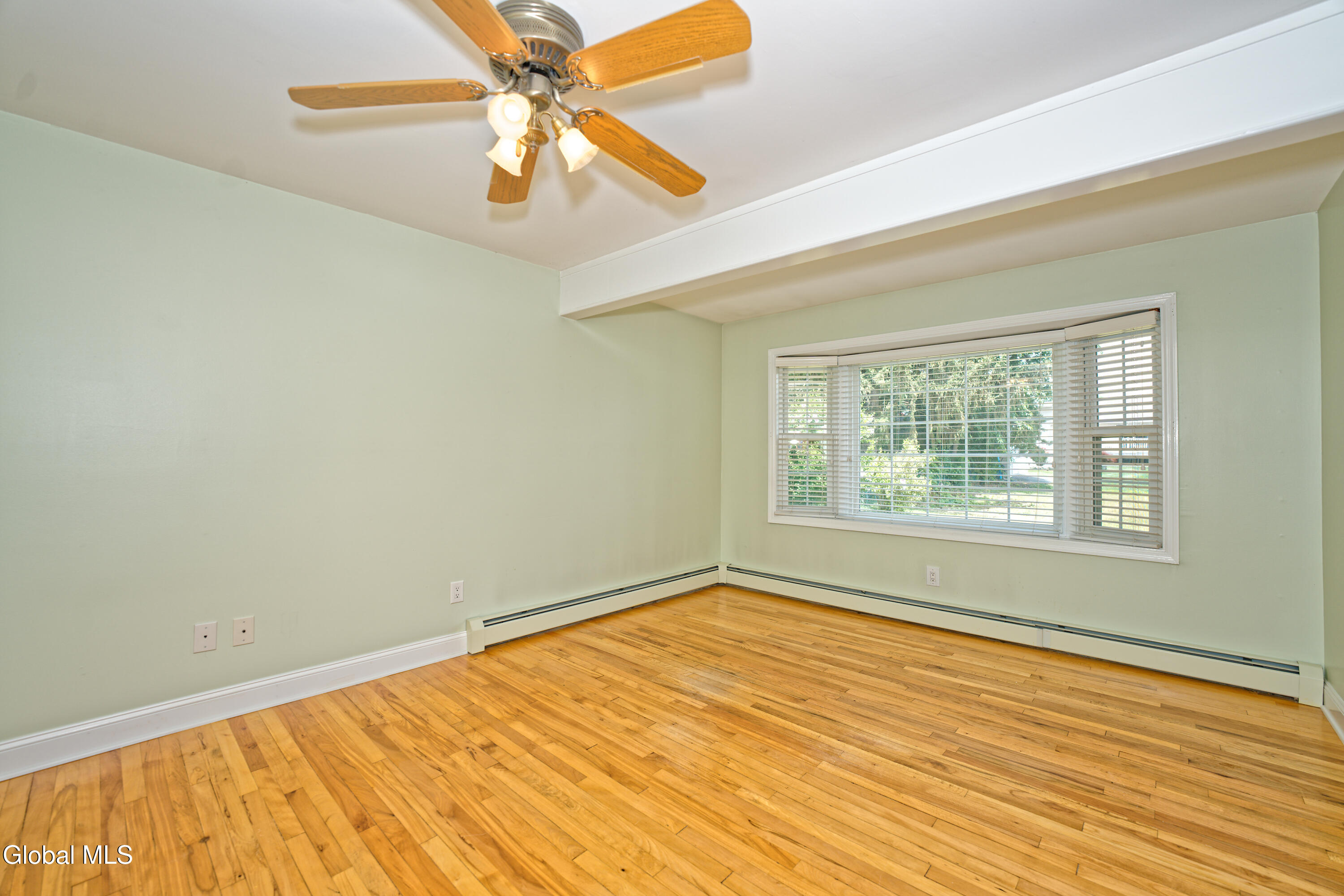 2076 Caldicott Road Rotterdam, NY 12303 - Photo 16 of 40 3 Familyroom 2
