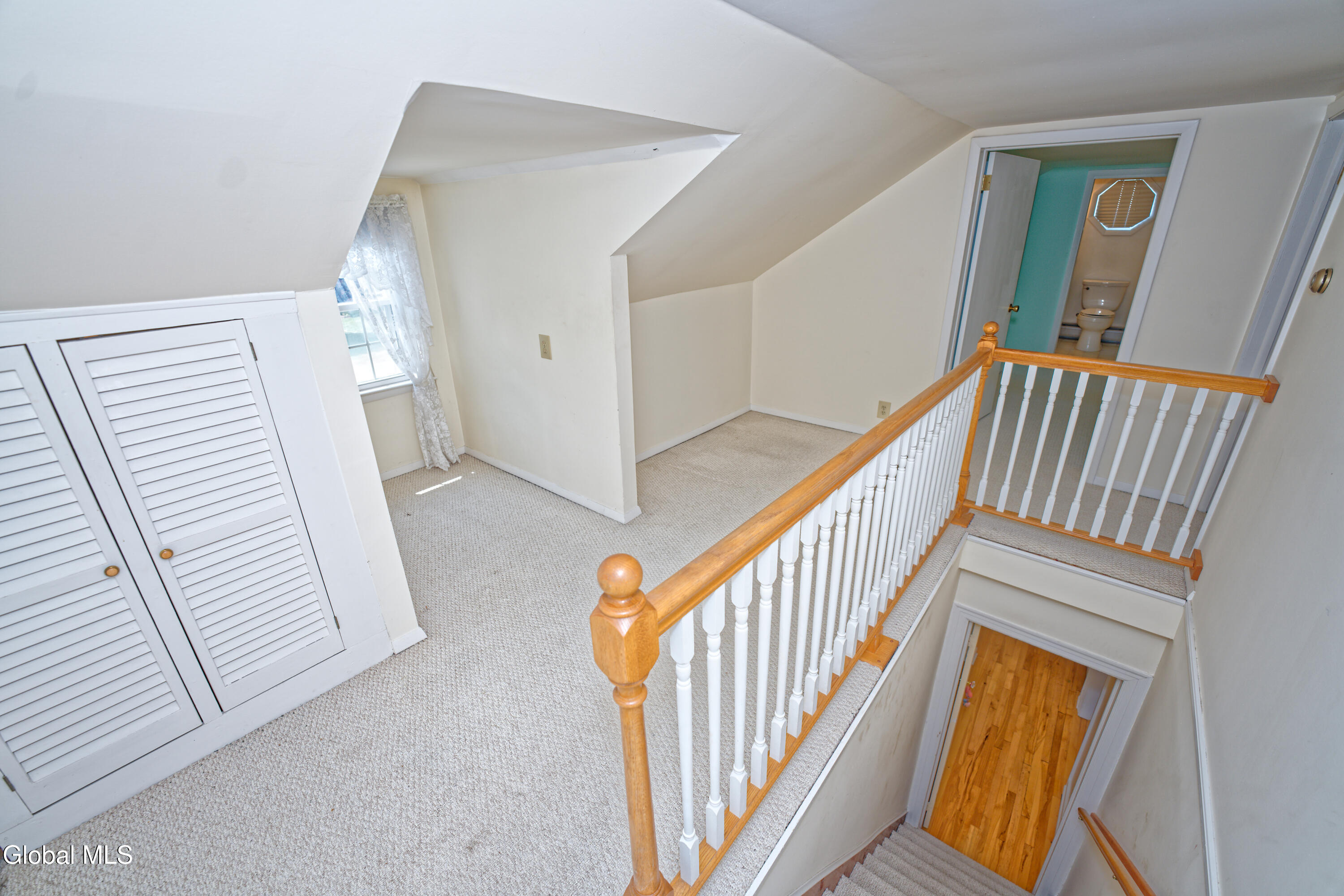 2076 Caldicott Road Rotterdam, NY 12303 - Photo 19 of 40 6 Landing 1