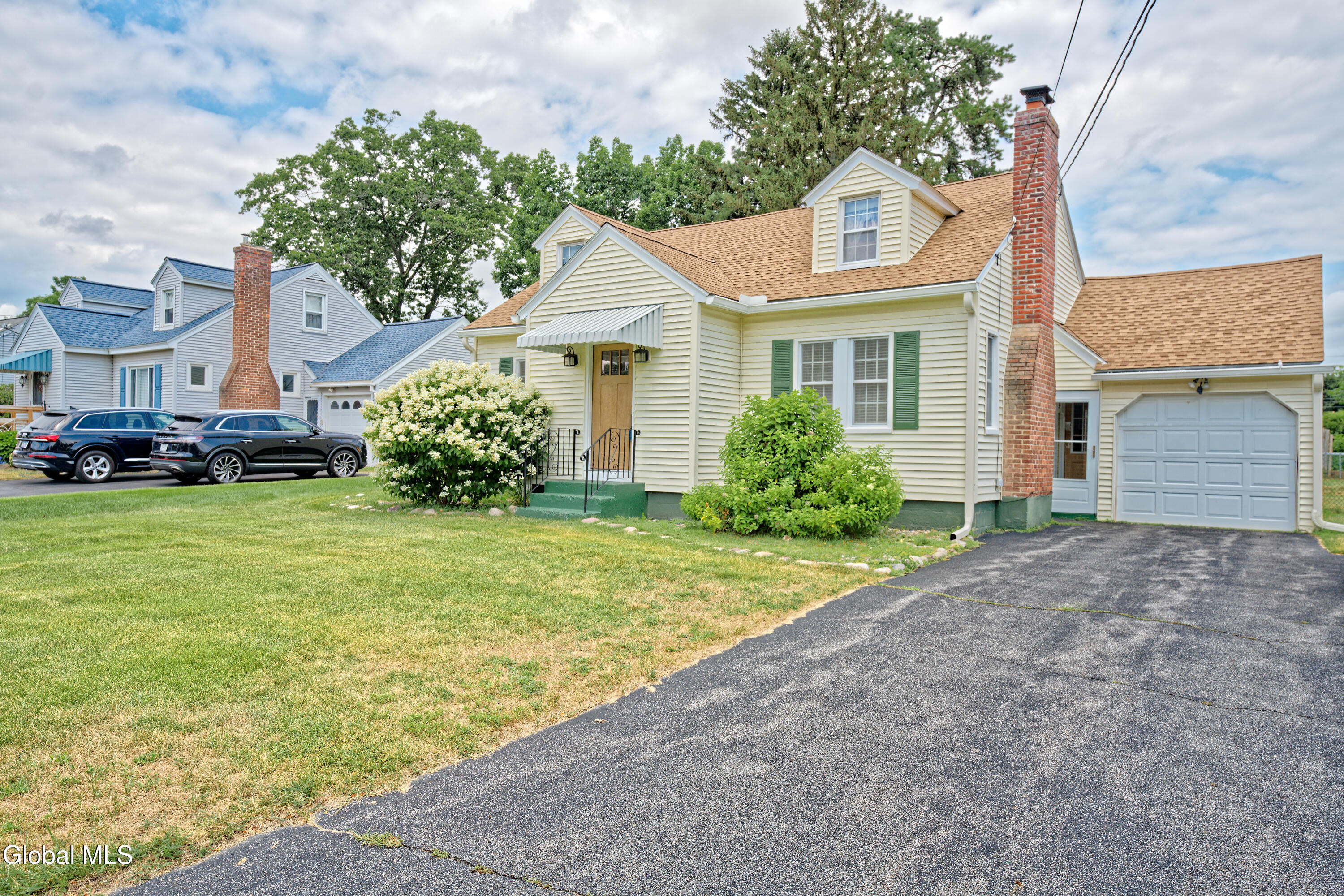 2076 Caldicott Road Rotterdam, NY 12303 - Photo 2 of 40 0 Front 3