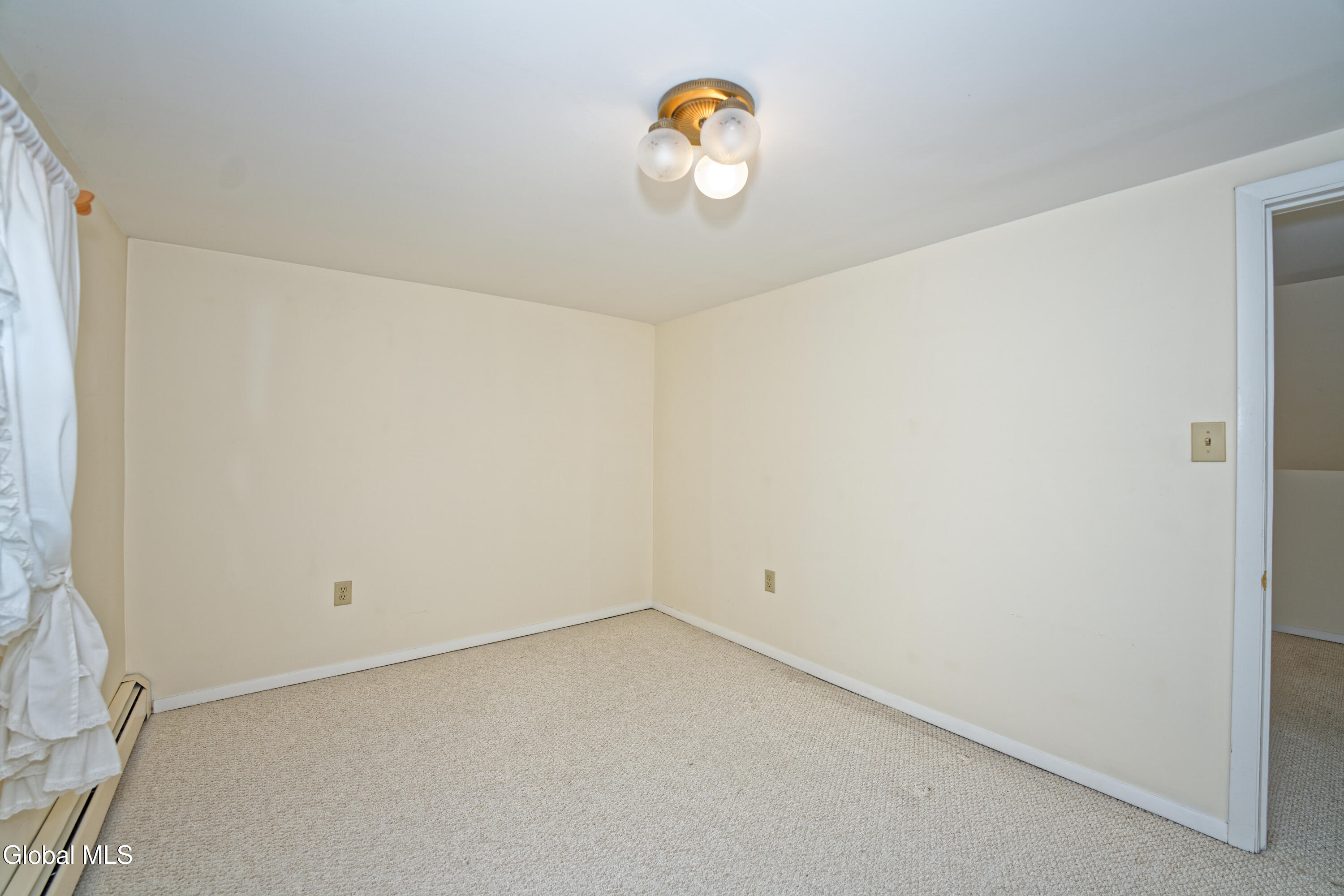 2076 Caldicott Road Rotterdam, NY 12303 - Photo 27 of 40 8 Bedroom 2