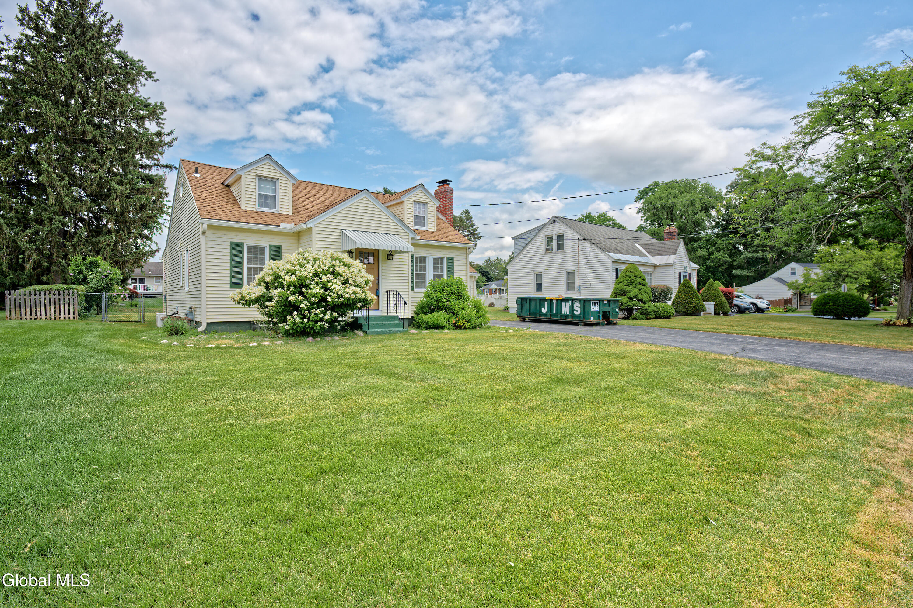 2076 Caldicott Road Rotterdam, NY 12303 - Photo 3 of 40 0 Front 2