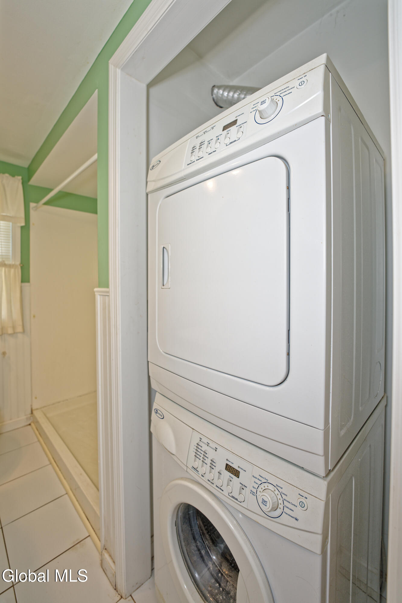 2076 Caldicott Road Rotterdam, NY 12303 - Photo 31 of 40 9 Bathroom 2