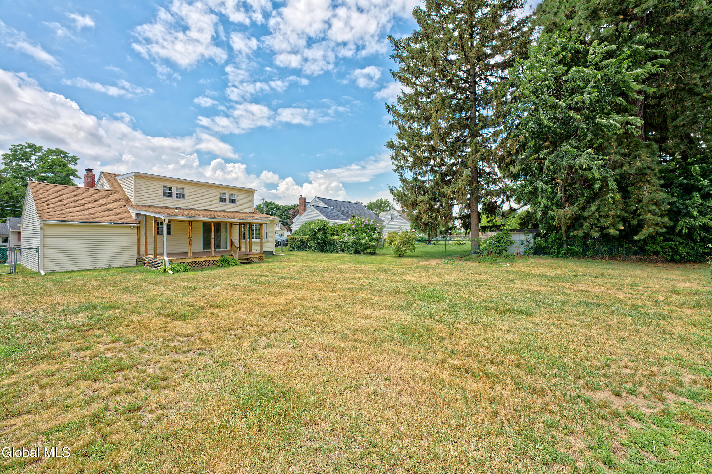 2076 Caldicott Road Rotterdam, NY 12303 - Photo 33 of 40 Yard 2