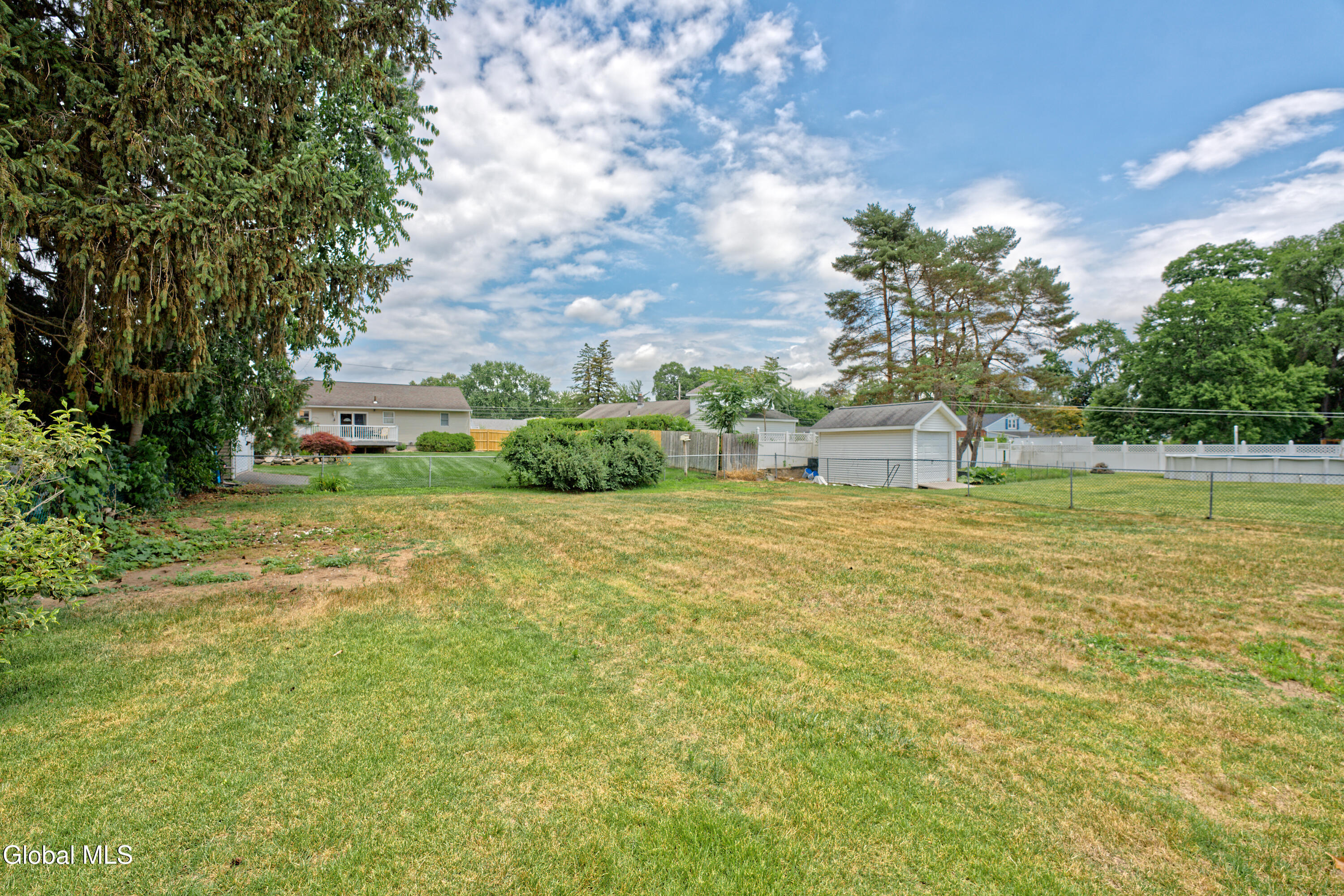 2076 Caldicott Road Rotterdam, NY 12303 - Photo 35 of 40 Yard 4