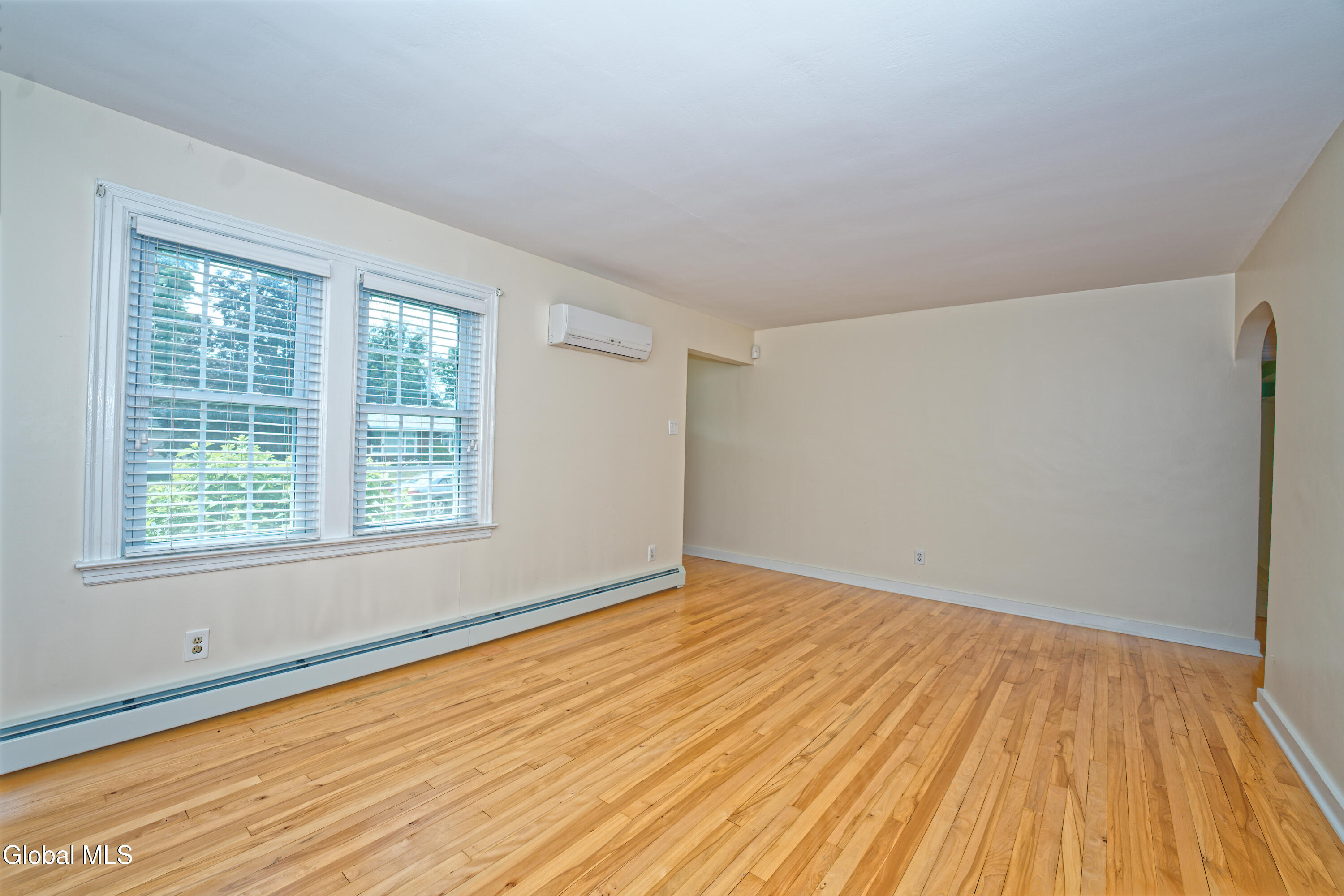 2076 Caldicott Road Rotterdam, NY 12303 - Photo 7 of 40 1 Livingroom 4