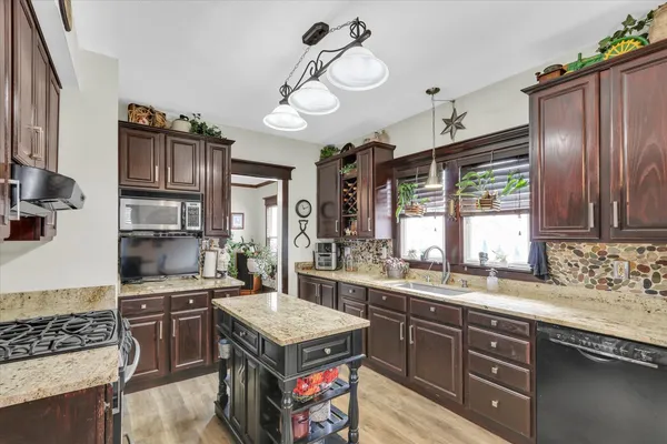 $399,900 | 105 South Division Street, Mahomet, IL 61853
