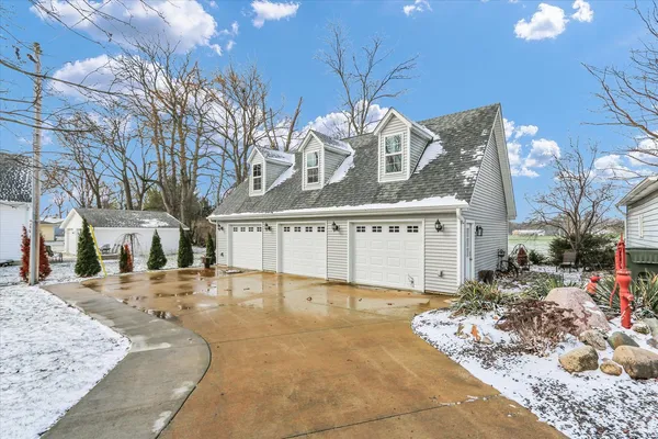 $399,900 | 105 South Division Street, Mahomet, IL 61853