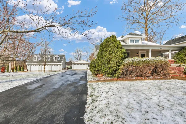 $399,900 | 105 South Division Street, Mahomet, IL 61853