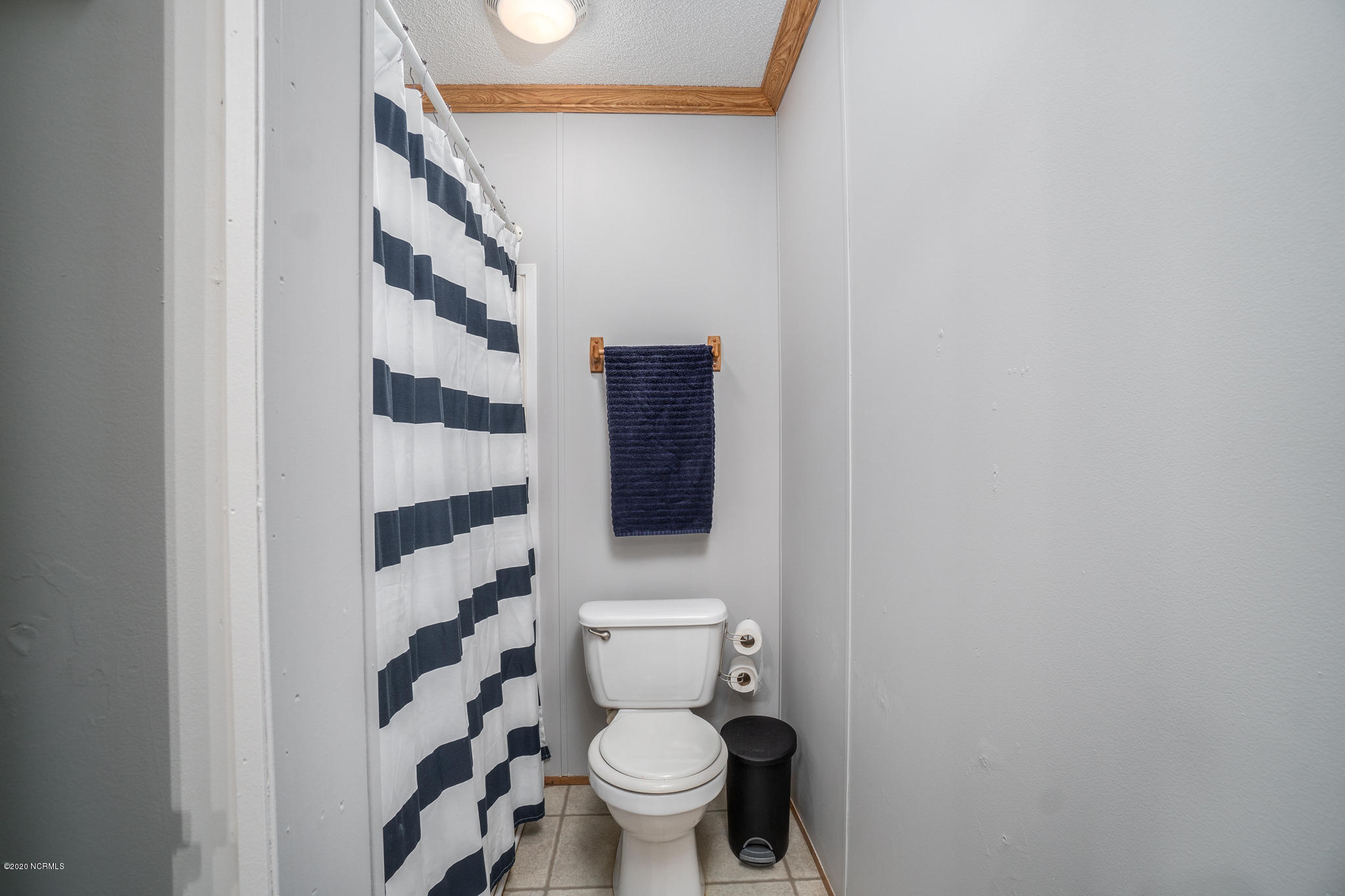 886 Cobble Ridge Road Nashville, NC 27856 - Photo 17 of 34 Guest Bathroom
