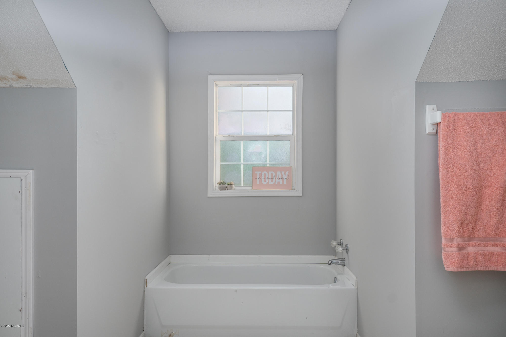886 Cobble Ridge Road Nashville, NC 27856 - Photo 27 of 34 Upstairs Bathroom