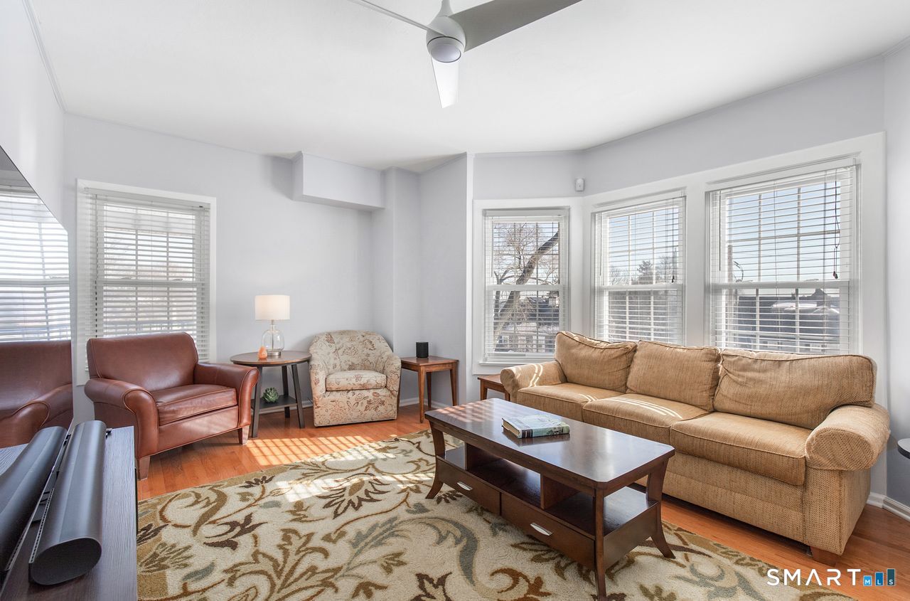 35 Point Lookout Milford, CT 06460 - Photo 14 of 31 Family room