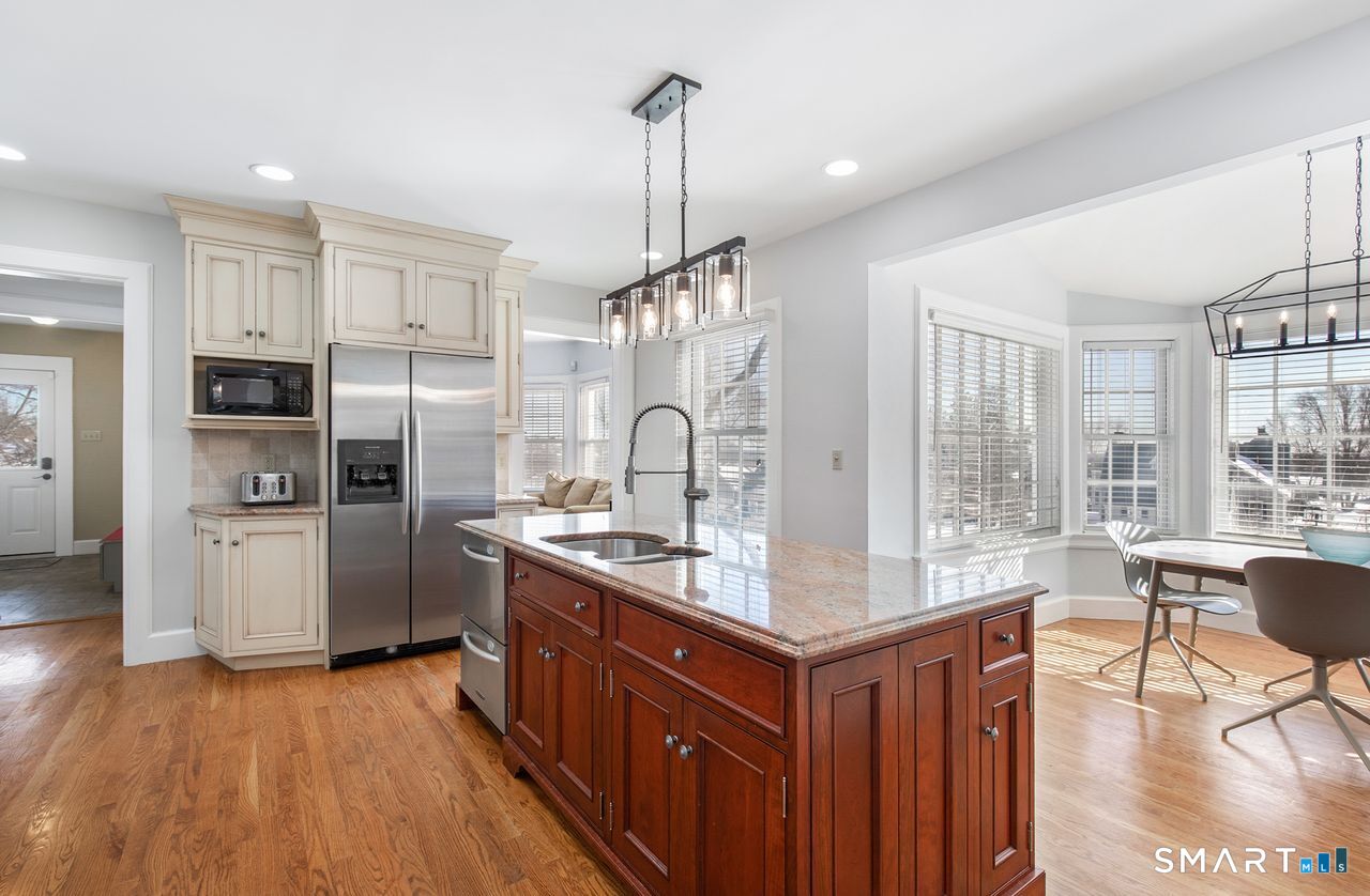 35 Point Lookout Milford, CT 06460 - Photo 5 of 31