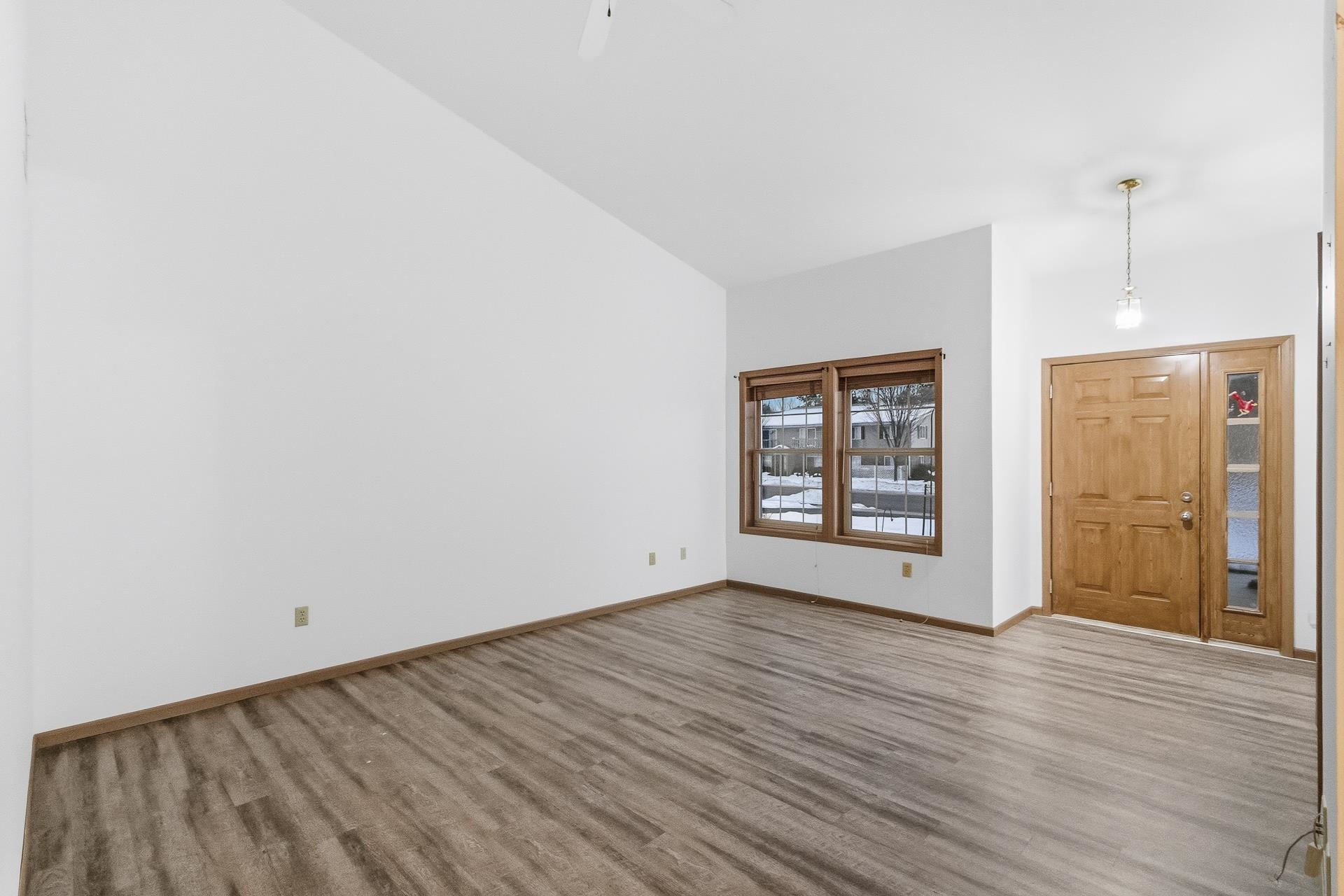 535 East Slifer Street Portage, WI 53901 - Photo 3 of 24