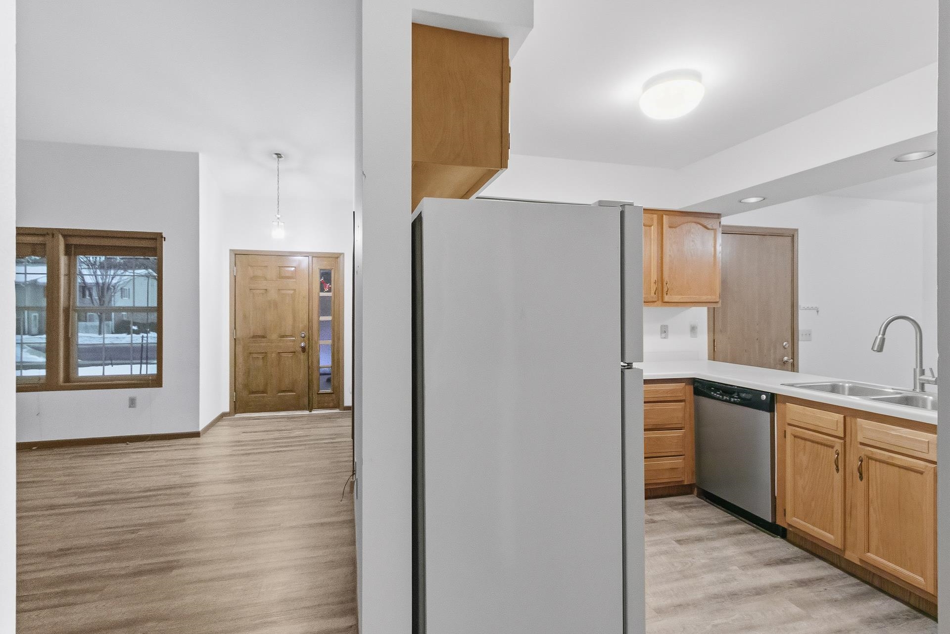 535 East Slifer Street Portage, WI 53901 - Photo 6 of 24