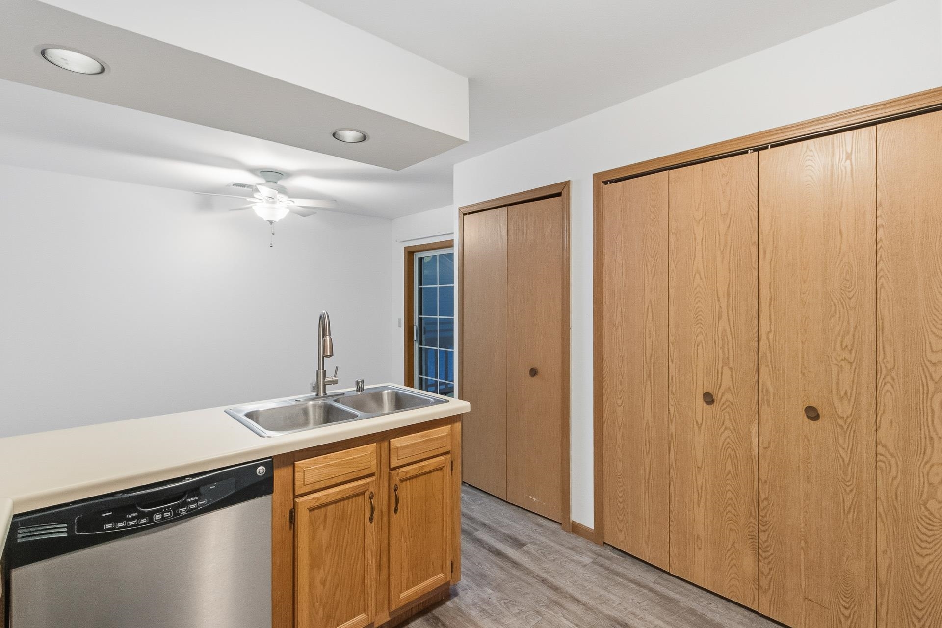 535 East Slifer Street Portage, WI 53901 - Photo 10 of 24