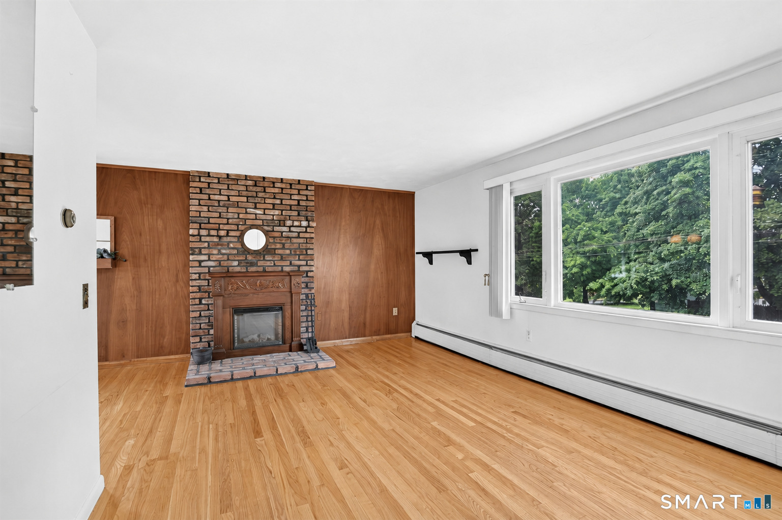 26 Russell Road Meriden, CT 06450 - Photo 4 of 36