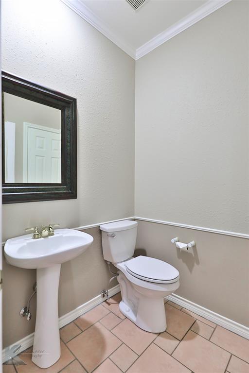 106 Riverside Park Abilene, TX 79605 - Photo 30 of 40 a bathroom with a toilet sink and mirror