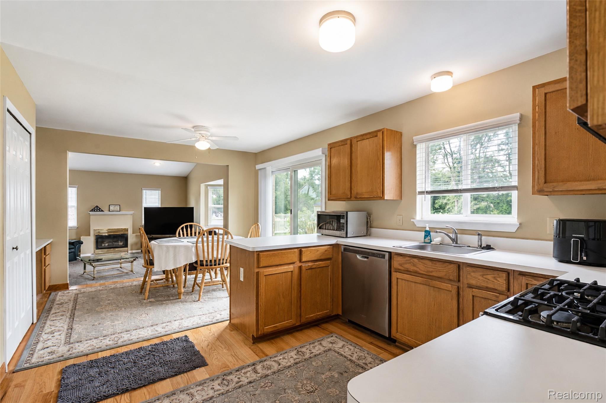 41585 Cherry Hill Road Canton, MI 48188 - Photo 10 of 43 B-41585 Cherry Hill Rd , canton-5.jpg
