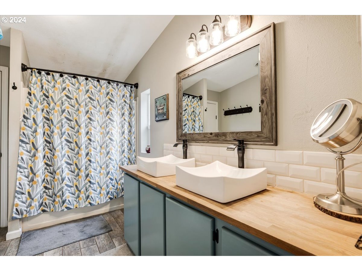 17771 Northwest Orchard View Road McMinnville, OR 97128 - Photo 20 of 36 a bathroom with a sink and a mirror