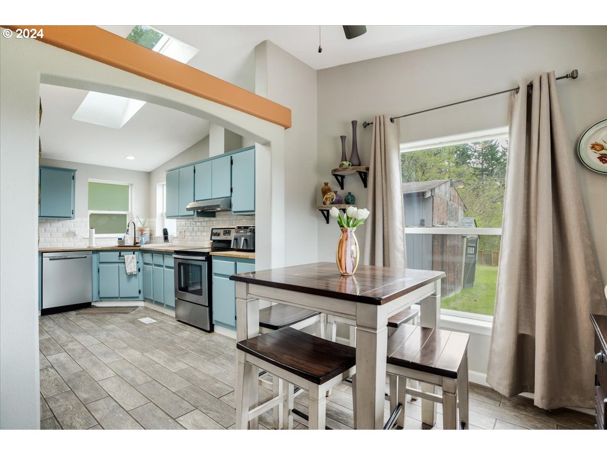 17771 Northwest Orchard View Road McMinnville, OR 97128 - Photo 8 of 36 a kitchen with granite countertop a stove a sink and a refrigerator