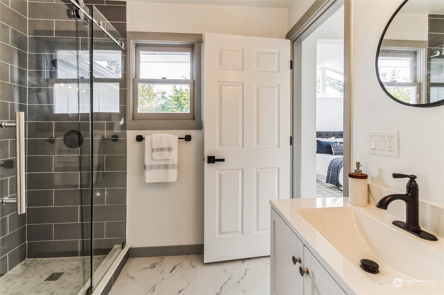 492 East Anderson Road Sequim, WA 98382 - Photo 25 of 33 a bathroom with a sink and a mirror