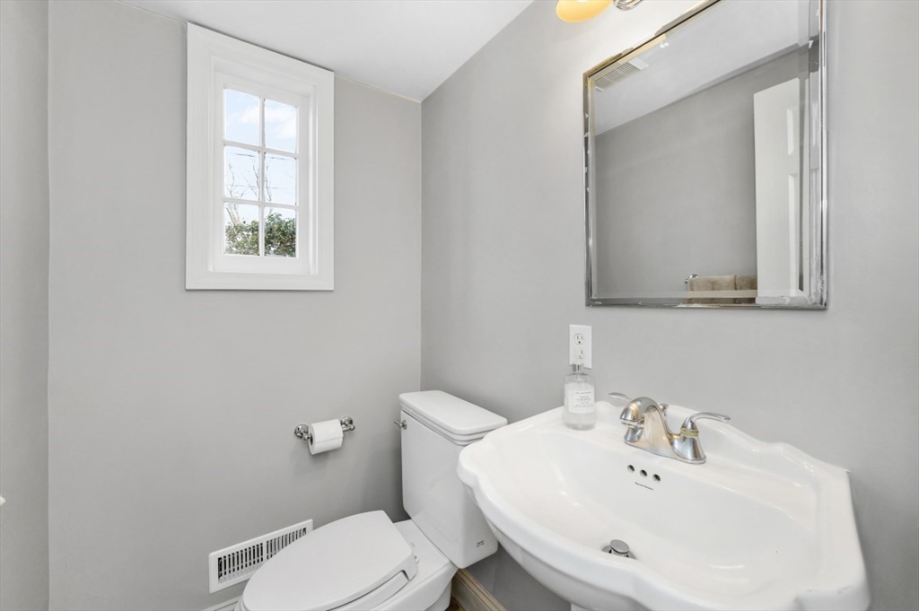 3 Dukes Road Wellesley, MA 02481 - Photo 16 of 34