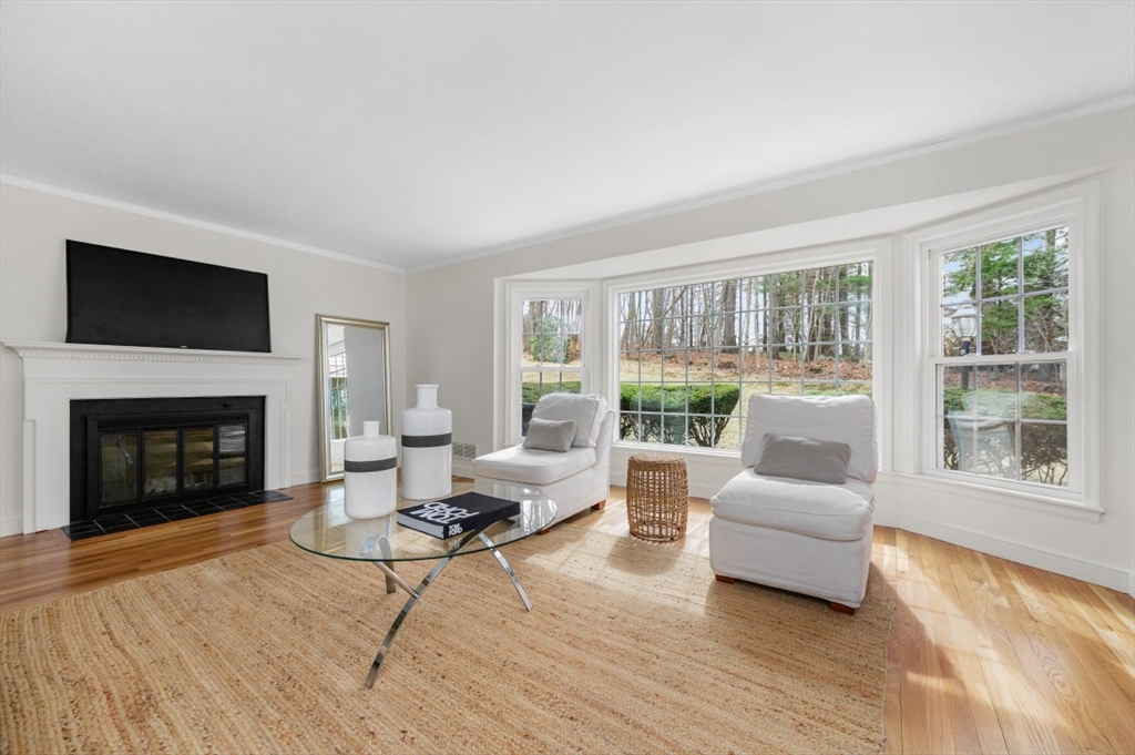 3 Dukes Road Wellesley, MA 02481 - Photo 5 of 34