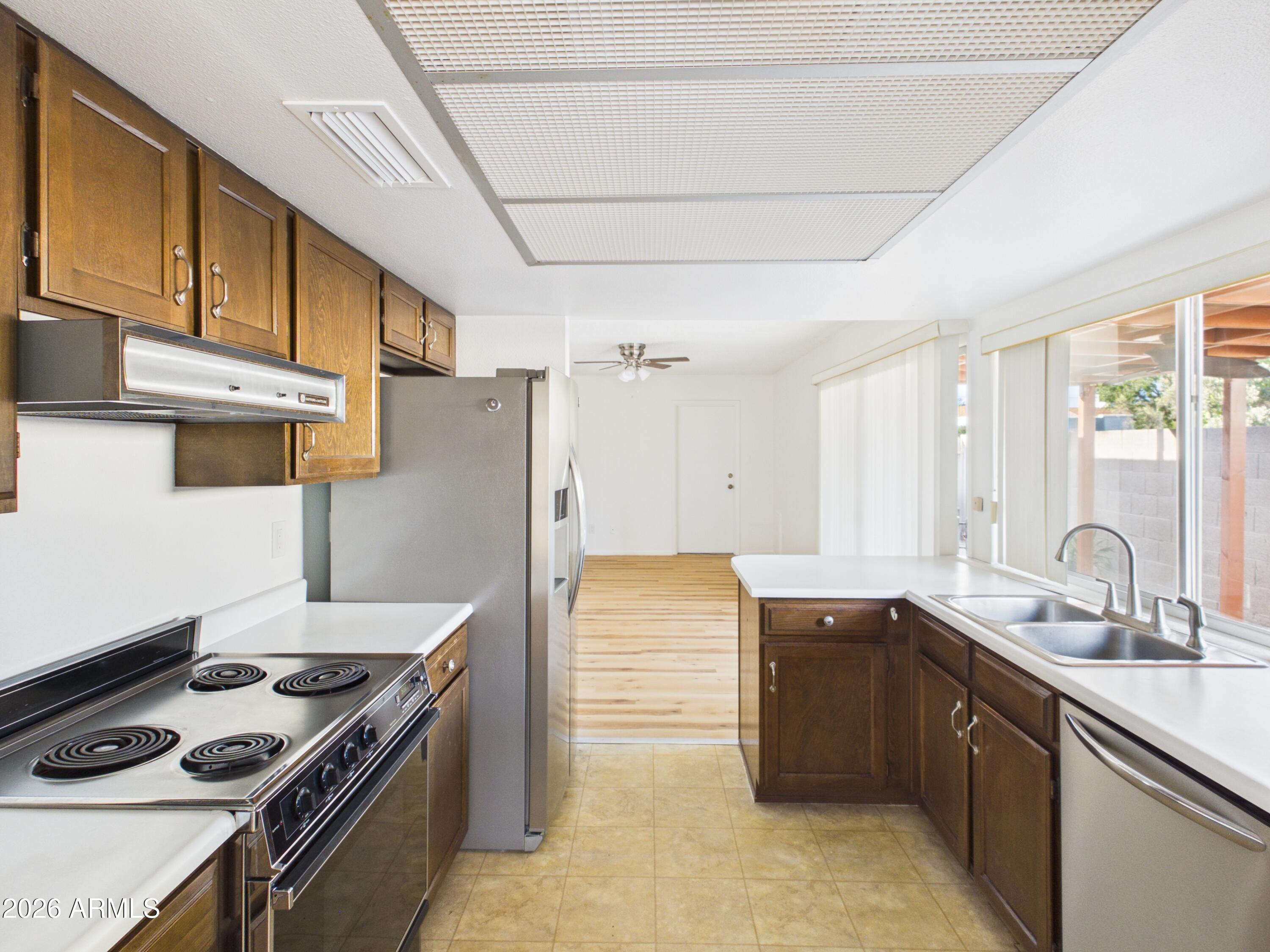 4033 West Griswold Road Phoenix, AZ 85051 - Photo 11 of 45 CAM04435G0-PR0020-STILL004