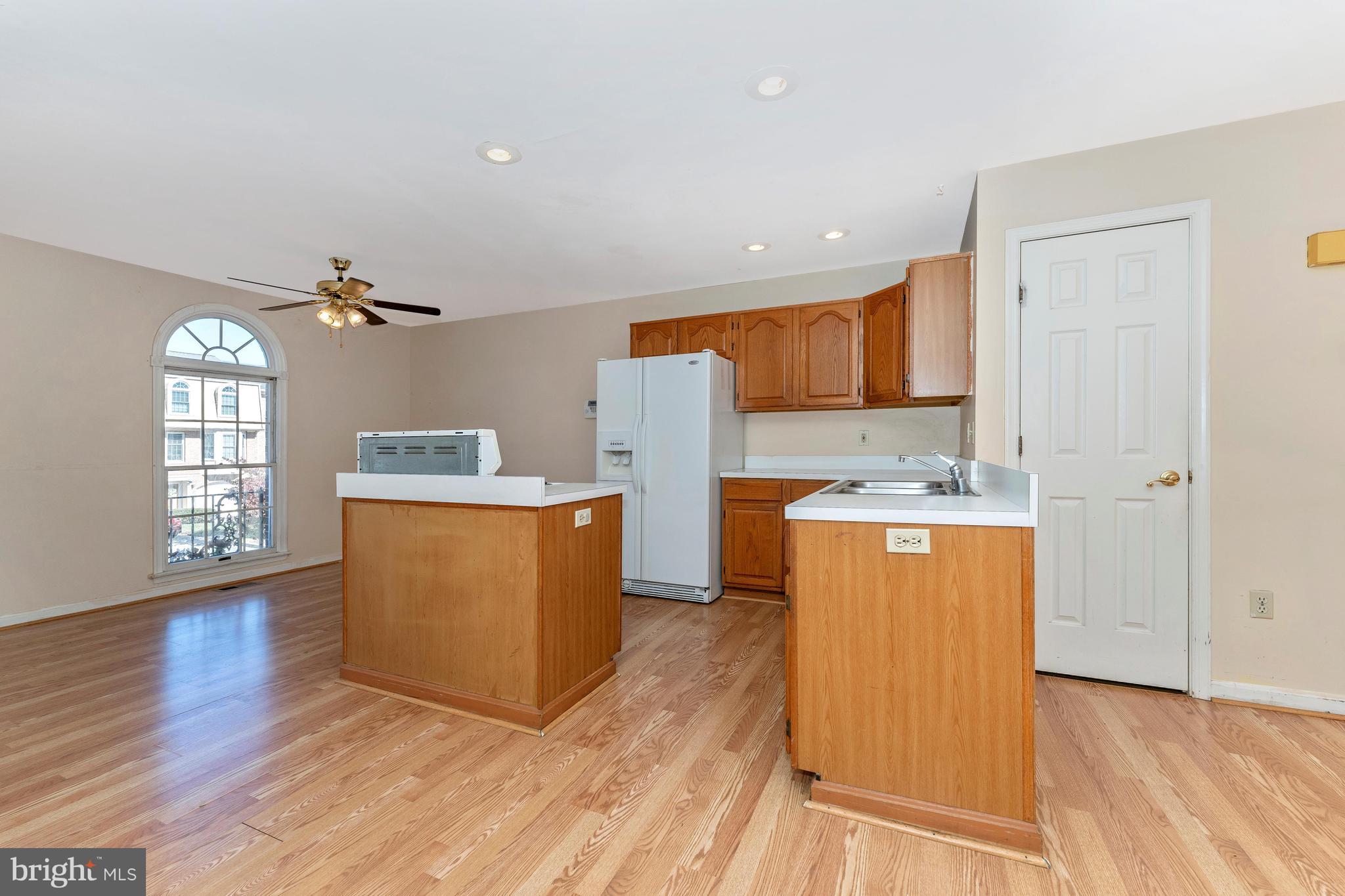 11 Victoria Square Frederick, MD 21702 - Photo 12 of 36 Kitchen